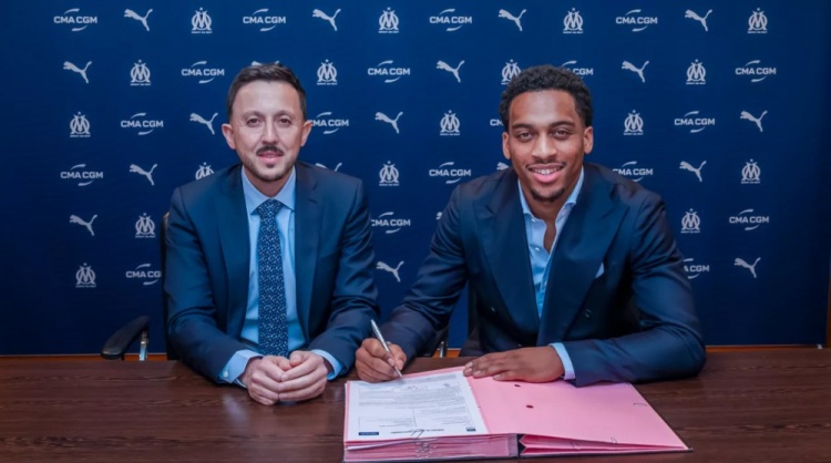 马赛官方：24岁费耶诺德中场昆滕·廷伯加盟，据悉转会费450万欧